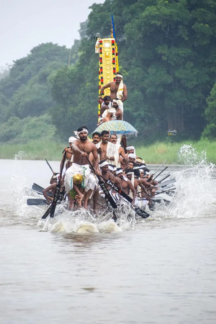 Exciting Vallam Kali (Snake Boat Race) in Kerala – A cultural gem in the Kerala Travel Guide